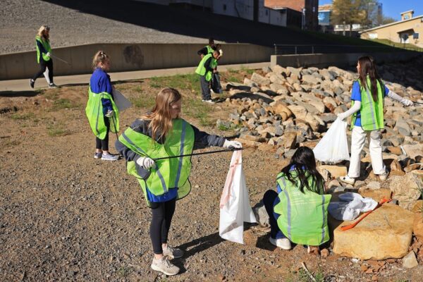 Arkansas Highway Commission boosts Keep Arkansas Beautiful funding after record litter-collection year