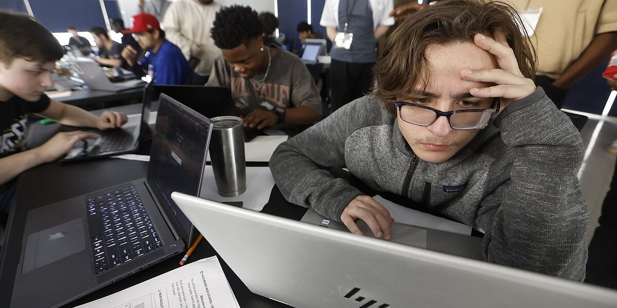 Central Arkansas high school students attend cybersecurity challenge event