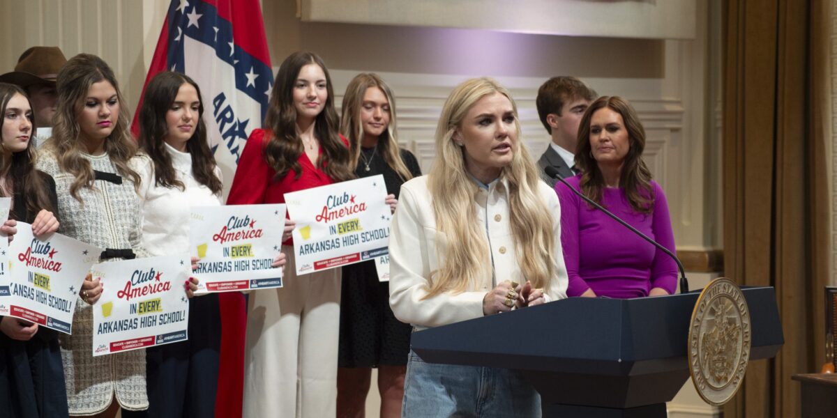 With Erika Kirk by her side, Arkansas governor proclaims students should launch Turning Point USA chapters